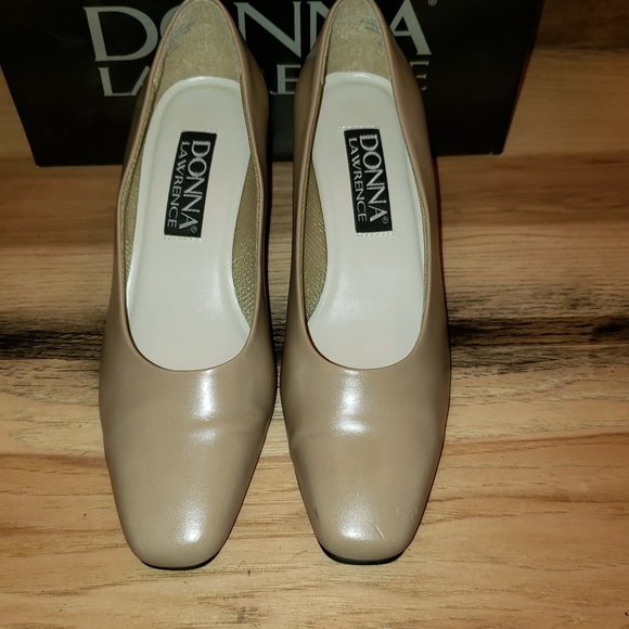 Donna Lawrence SZ 9 Man Made Materials - Picture 2 of 6